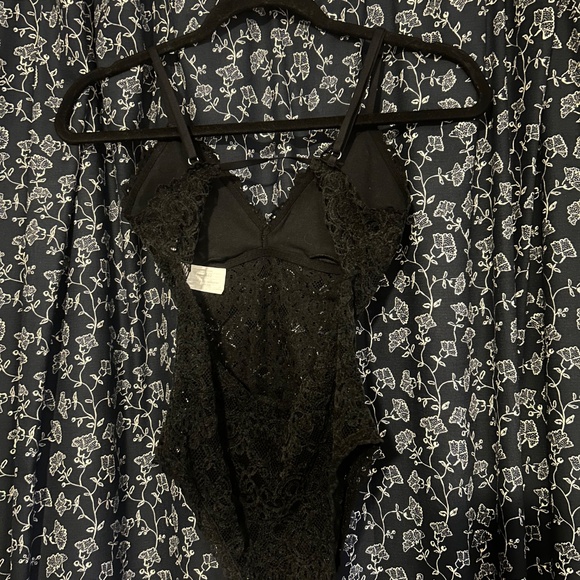 Holster Open Back Lace Bodysuit Tank - Picture 2 of 2
